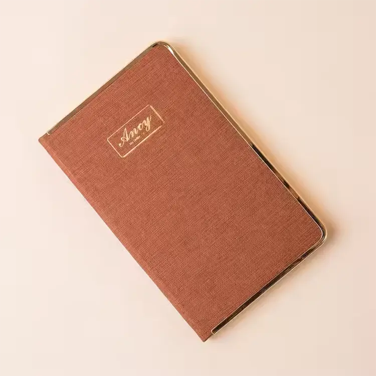 Cahier de bord en métal